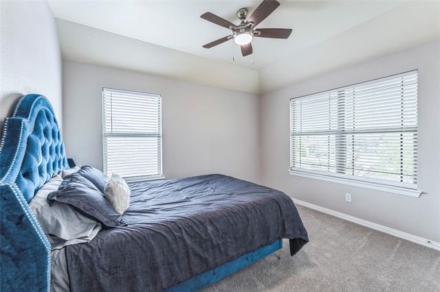 302 Emory Fields DR, Hutto, TX 78634