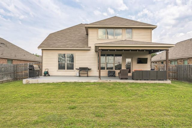 302 Emory Fields DR, Hutto, TX 78634