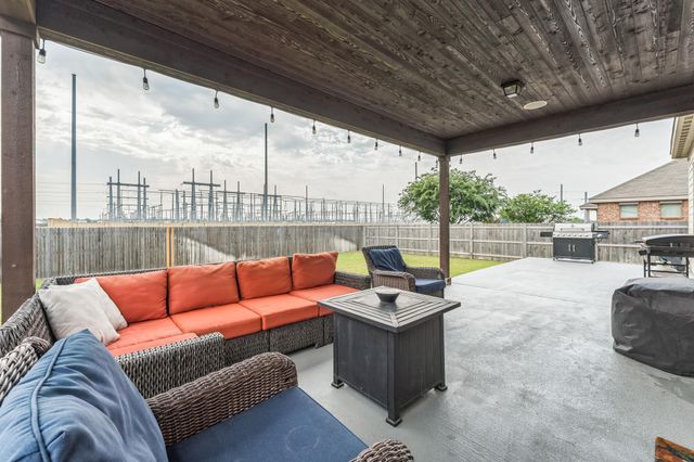 302 Emory Fields DR, Hutto, TX 78634