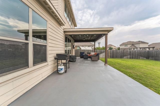 302 Emory Fields DR, Hutto, TX 78634
