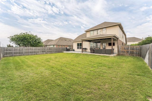 302 Emory Fields DR, Hutto, TX 78634