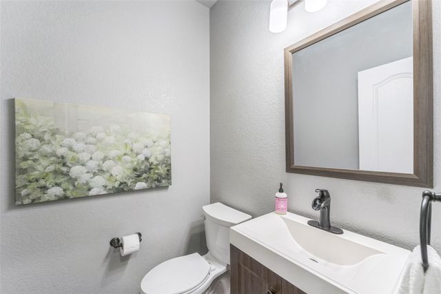 302 Emory Fields DR, Hutto, TX 78634