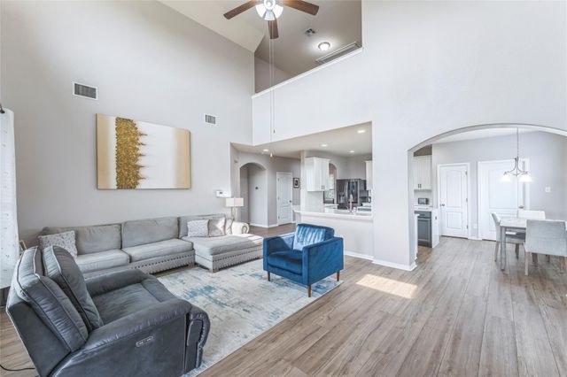 302 Emory Fields DR, Hutto, TX 78634