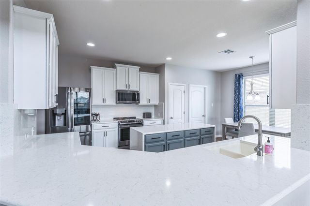 302 Emory Fields DR, Hutto, TX 78634