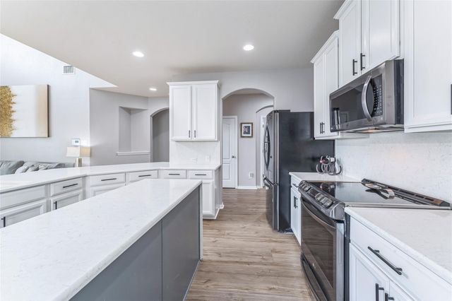 302 Emory Fields DR, Hutto, TX 78634