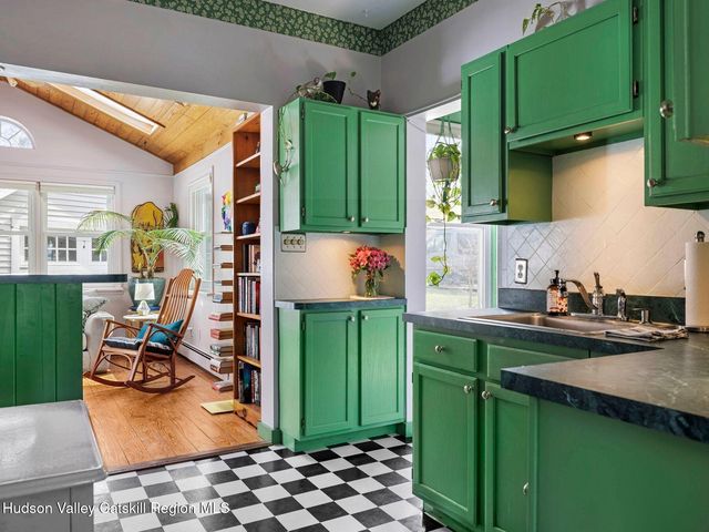 29 Elizabeth Street, Saugerties, NY 12477