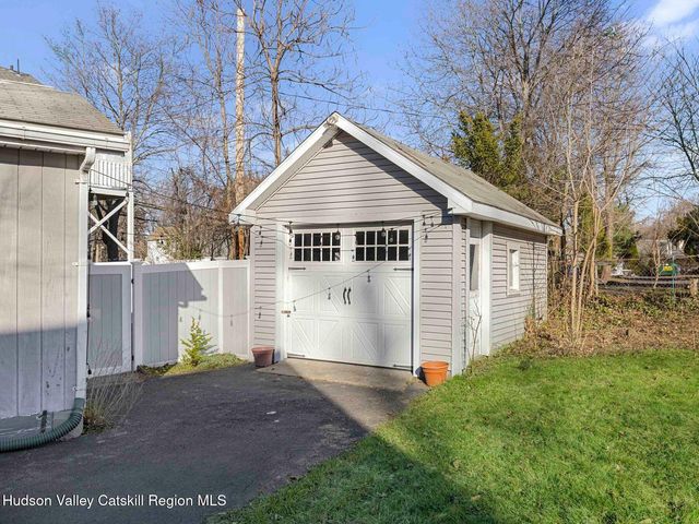29 Elizabeth Street, Saugerties, NY 12477