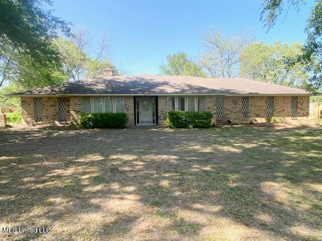 243 W Lee Drive, Clarksdale, MS 38614