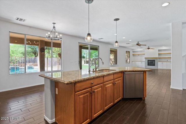 857 E CARLA VISTA Drive, Gilbert, AZ 85295