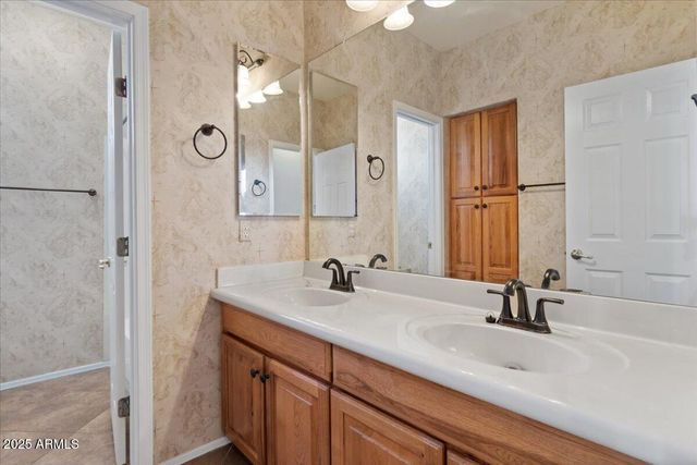 857 E CARLA VISTA Drive, Gilbert, AZ 85295