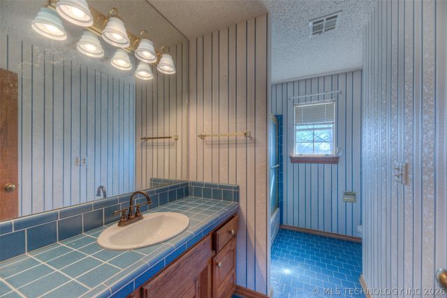 11002 E 440 Road, Claremore, OK 74017