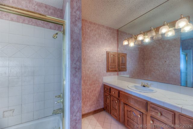 11002 E 440 Road, Claremore, OK 74017