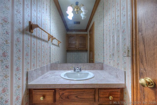 11002 E 440 Road, Claremore, OK 74017