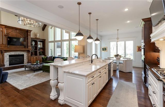 4820 W 68 Street, Prairie Village, KS 66208
