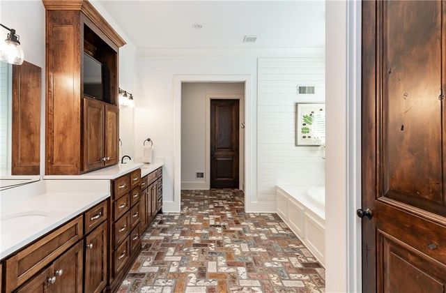 4820 W 68 Street, Prairie Village, KS 66208