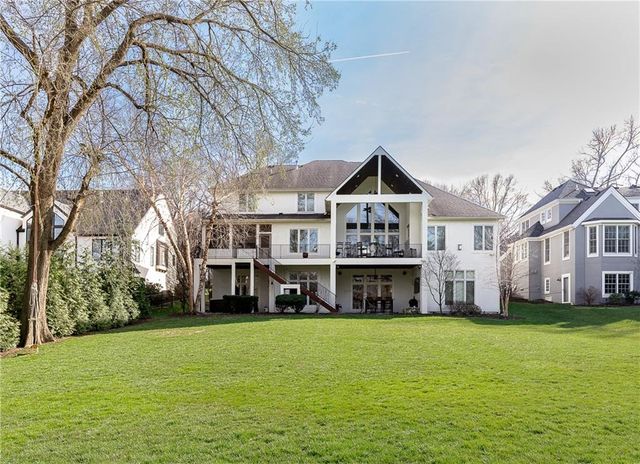 4820 W 68 Street, Prairie Village, KS 66208