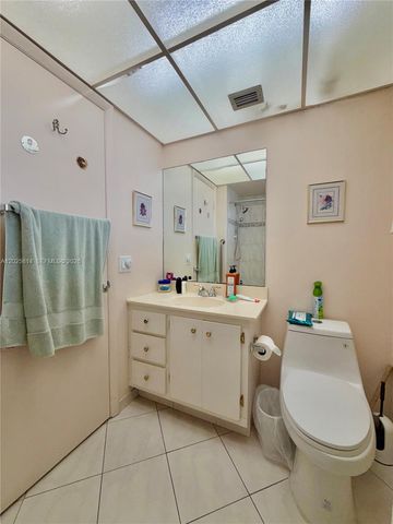 2901 NW 46th Avenue 304, Lauderdale Lakes, FL 33313