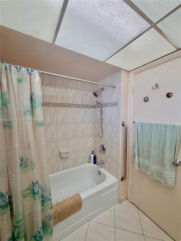 2901 NW 46th Avenue 304, Lauderdale Lakes, FL 33313