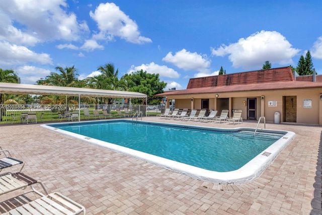 2901 NW 46th Avenue 304, Lauderdale Lakes, FL 33313