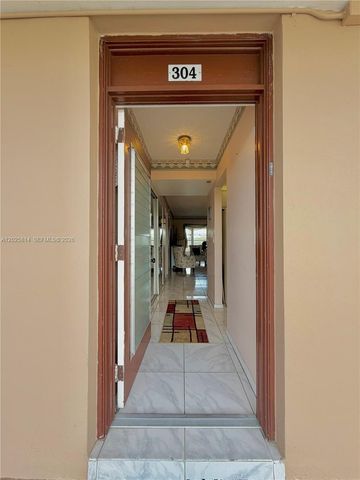 2901 NW 46th Avenue 304, Lauderdale Lakes, FL 33313