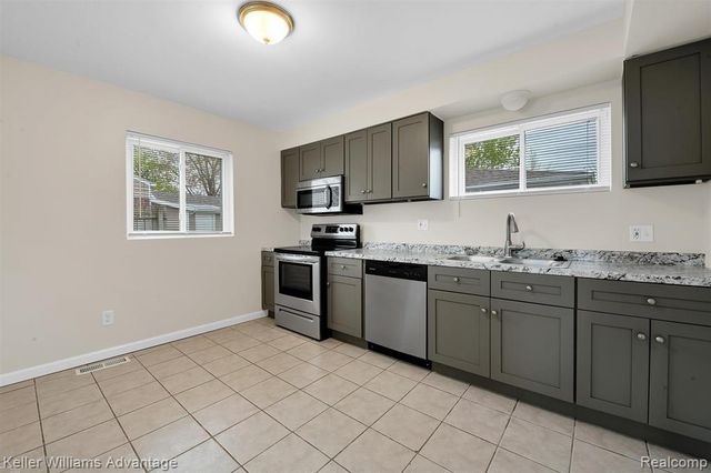11140 Ocalla Drive, Warren, MI 48089
