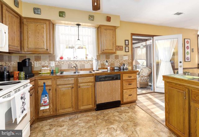 111 LAUREL DR, Enola, PA 17025