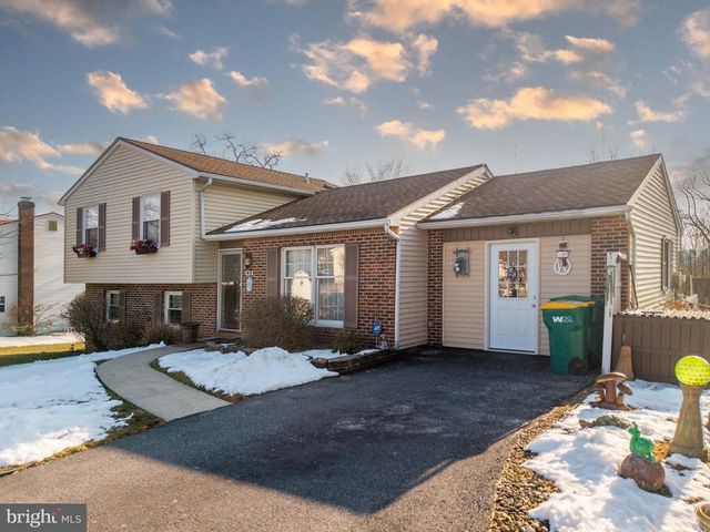 111 LAUREL DR, Enola, PA 17025