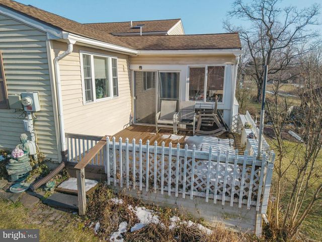 111 LAUREL DR, Enola, PA 17025