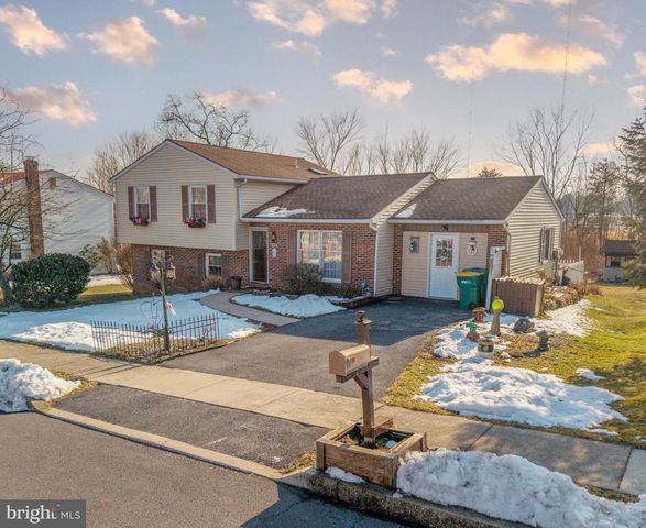 111 LAUREL DR, Enola, PA 17025