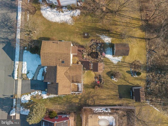 111 LAUREL DR, Enola, PA 17025