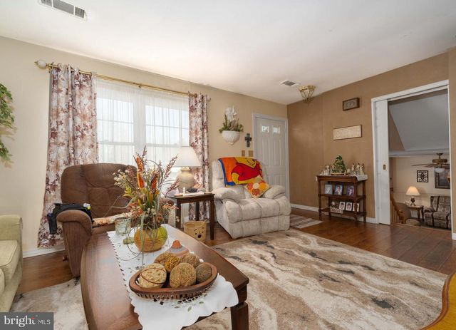 111 LAUREL DR, Enola, PA 17025