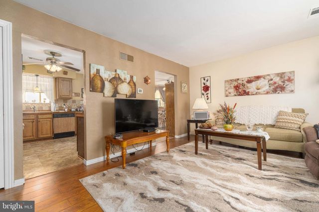 111 LAUREL DR, Enola, PA 17025