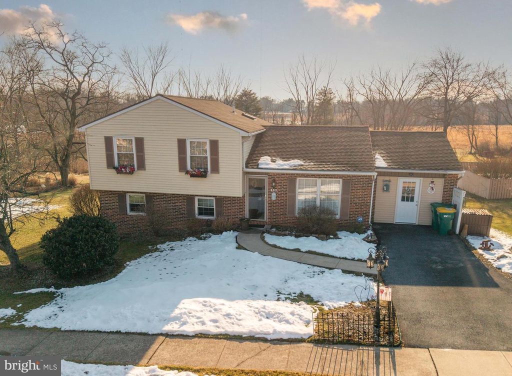 111 LAUREL DR, Enola, PA 17025