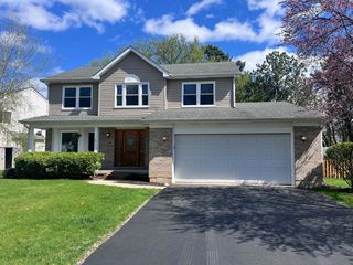 340 Greenview Drive, Crystal Lake, IL 60014