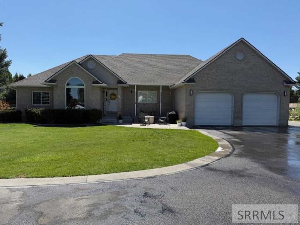 Image 2 of property listing at 706 Thicket Way, Idaho Falls, ID 83404