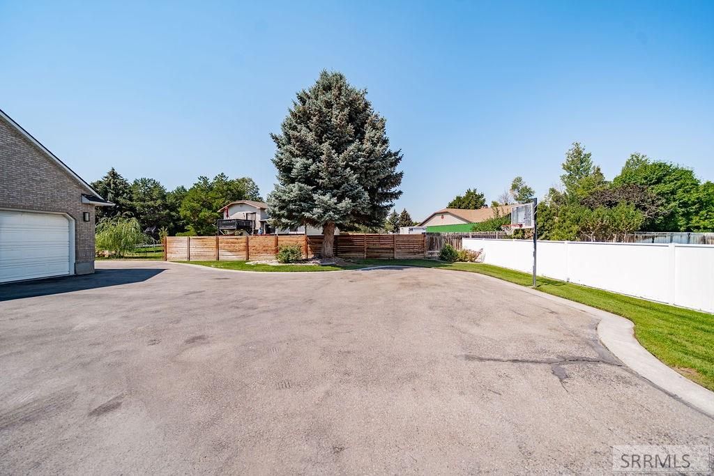 Image 5 of property listing at 706 Thicket Way, Idaho Falls, ID 83404