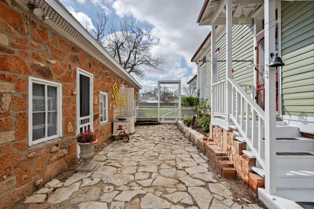 603 E 7th ST, Georgetown, TX 78626