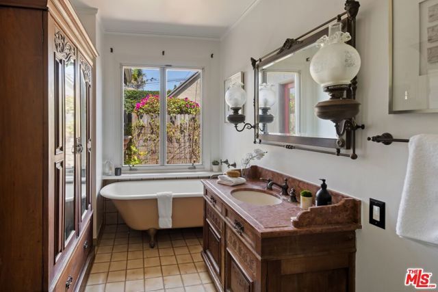10609 Esther Avenue, Los Angeles, CA 90064