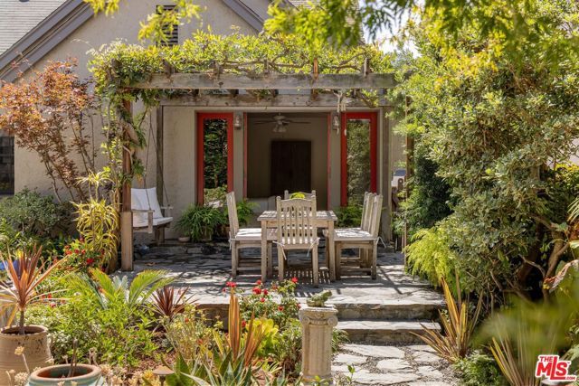 10609 Esther Avenue, Los Angeles, CA 90064