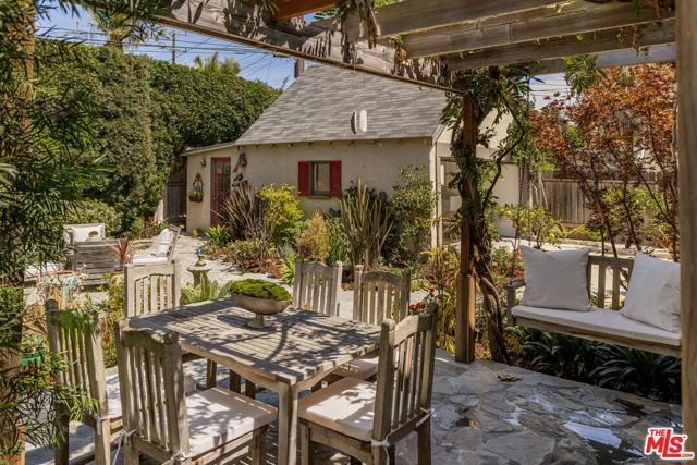 10609 Esther Avenue, Los Angeles, CA 90064