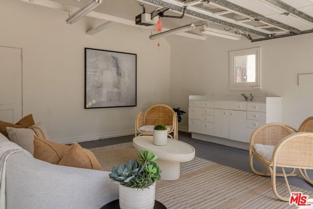 10609 Esther Avenue, Los Angeles, CA 90064