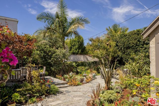 10609 Esther Avenue, Los Angeles, CA 90064