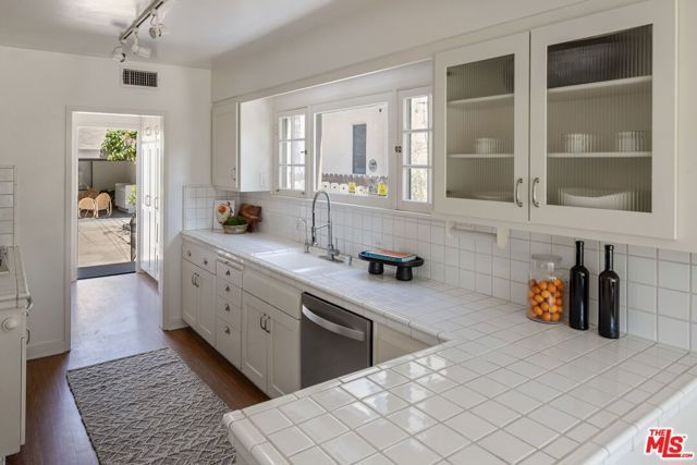 10609 Esther Avenue, Los Angeles, CA 90064