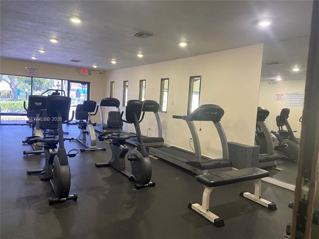 9581 Sunrise Lakes Blvd 202, Sunrise, FL 33322