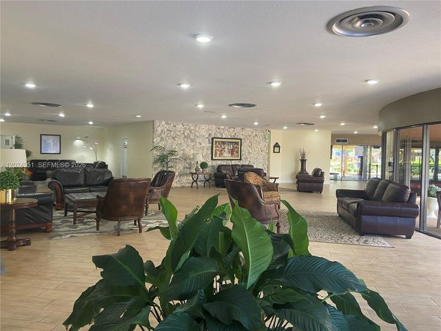 9581 Sunrise Lakes Blvd 202, Sunrise, FL 33322
