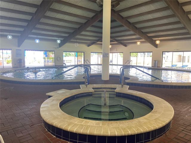9581 Sunrise Lakes Blvd 202, Sunrise, FL 33322