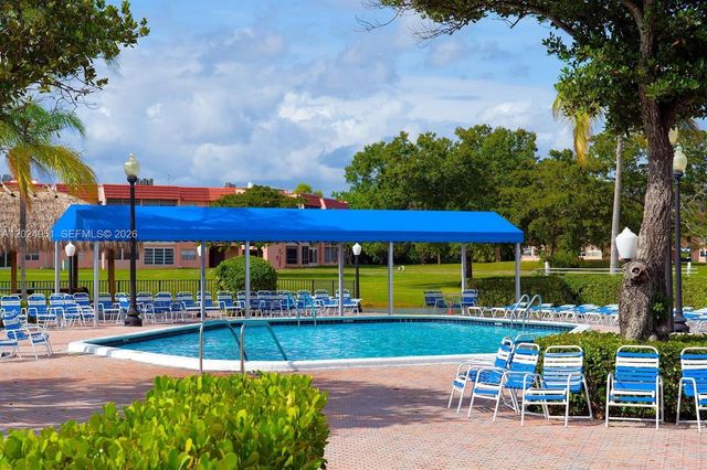 9581 Sunrise Lakes Blvd 202, Sunrise, FL 33322