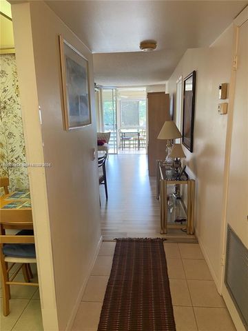 9581 Sunrise Lakes Blvd 202, Sunrise, FL 33322