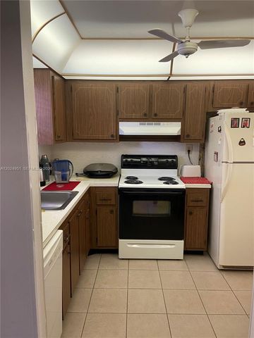 9581 Sunrise Lakes Blvd 202, Sunrise, FL 33322