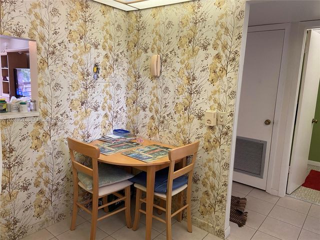 9581 Sunrise Lakes Blvd 202, Sunrise, FL 33322